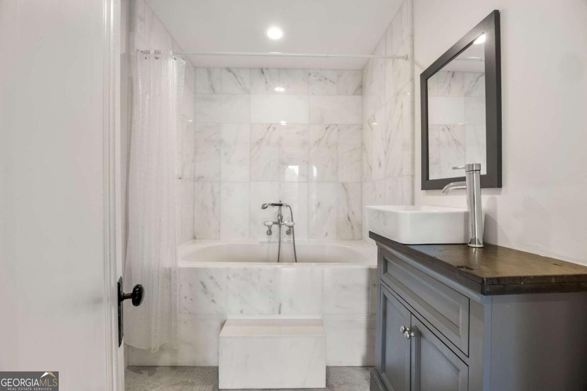 132 Lakeshore Drive Roswell - 35