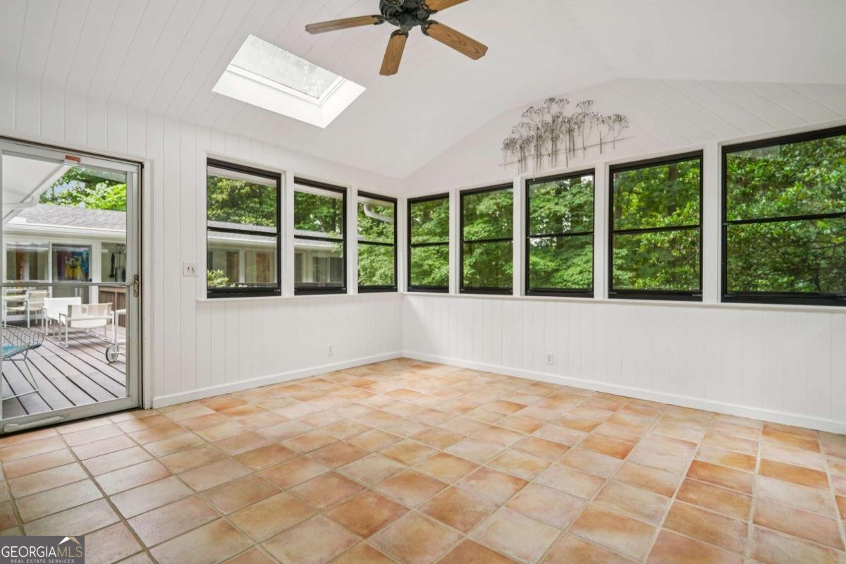2072 Castleway Drive Atlanta - 37