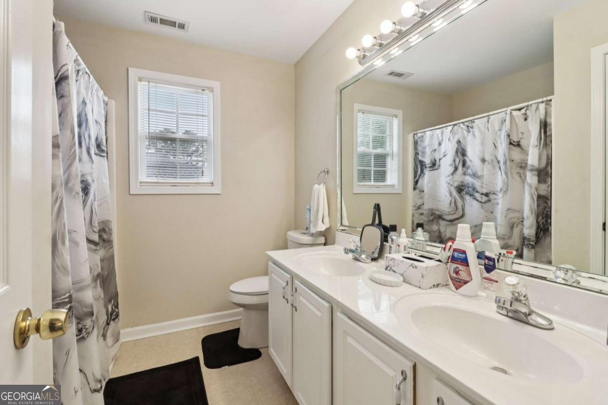 3223 Thornecreek Drive Douglasville - 40