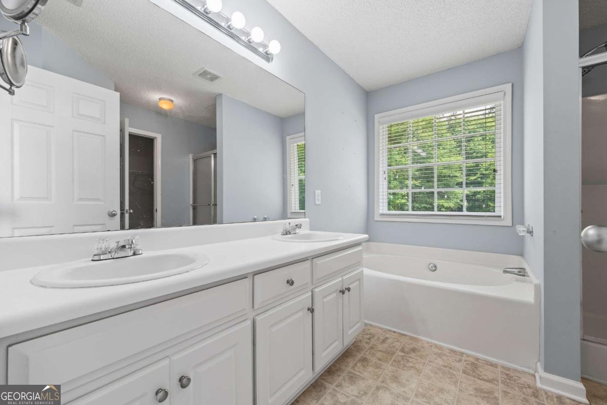 560 Pin Oak Drive Bethlehem - 28