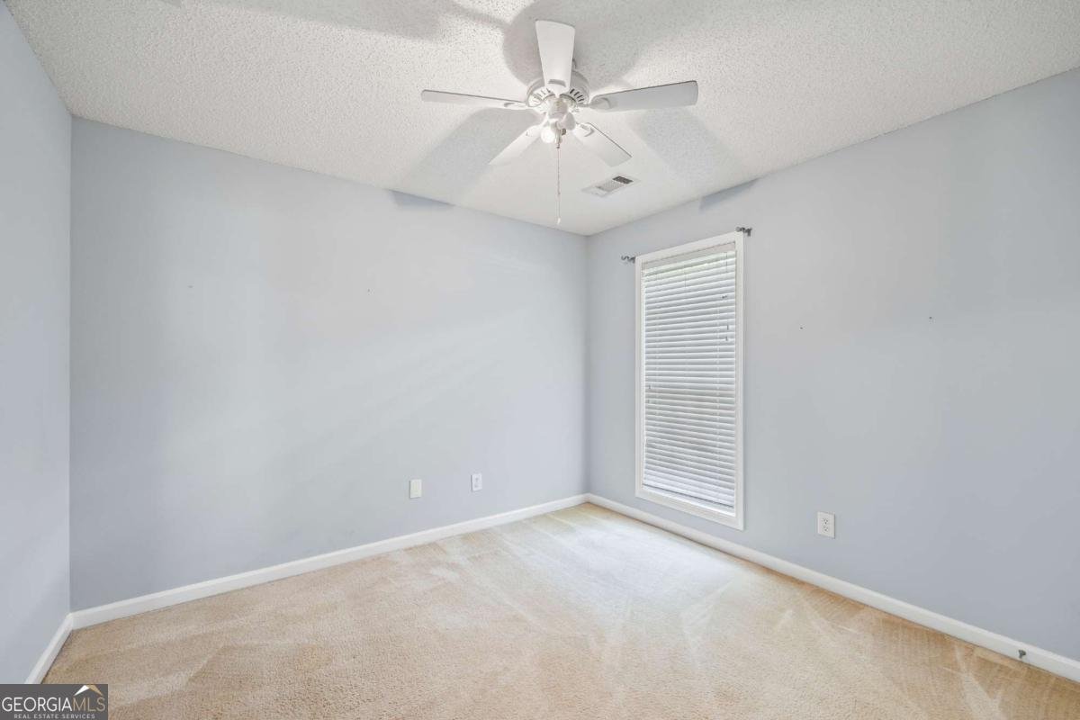 560 Pin Oak Drive Bethlehem - 35