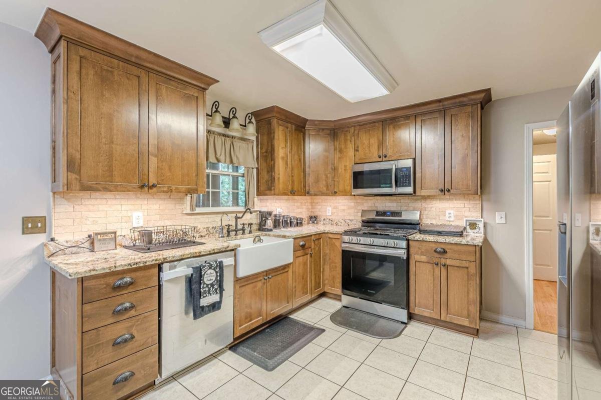 5609 Twin Oak Drive Douglasville - 25