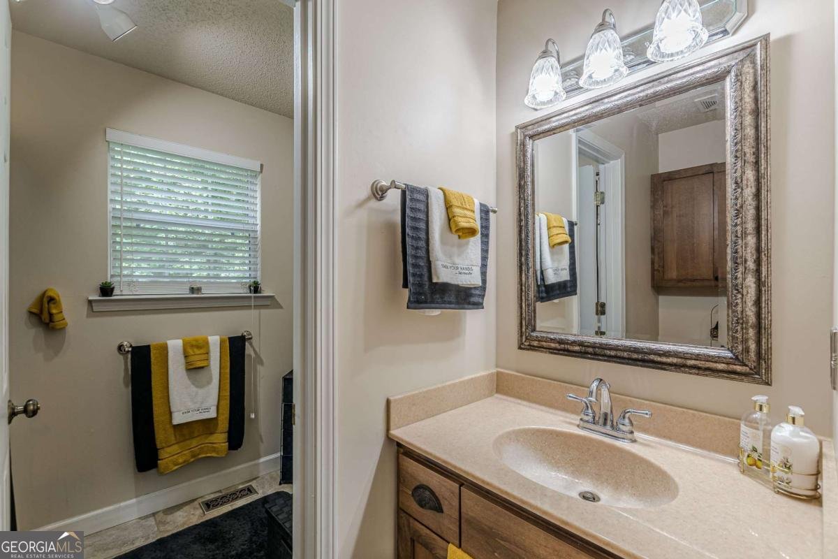 5609 Twin Oak Drive Douglasville - 39
