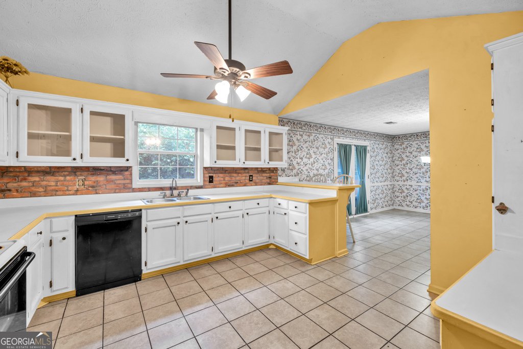 4444 Cannon Road Loganville - 29