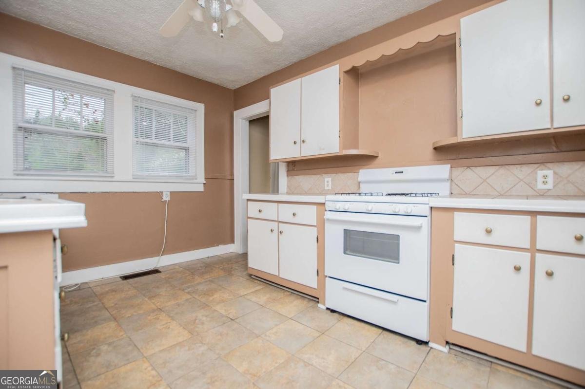 8573 Campbellton Street Douglasville - 23