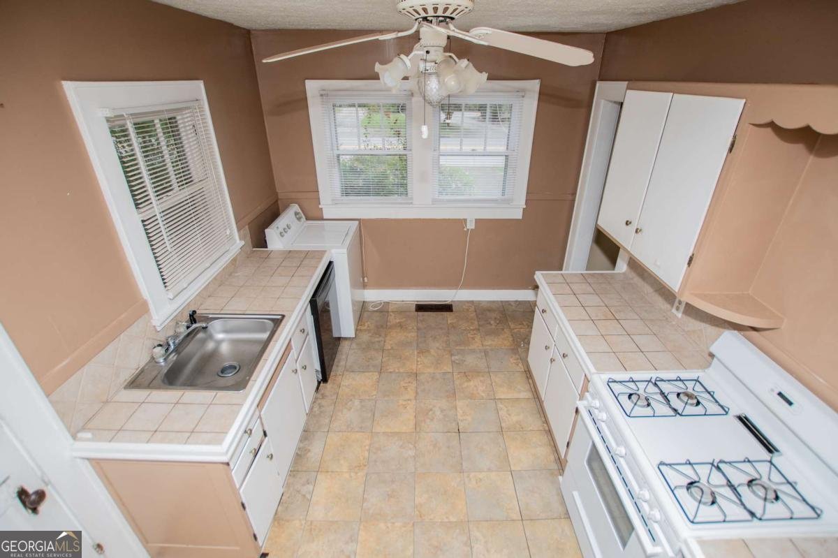 8573 Campbellton Street Douglasville - 24