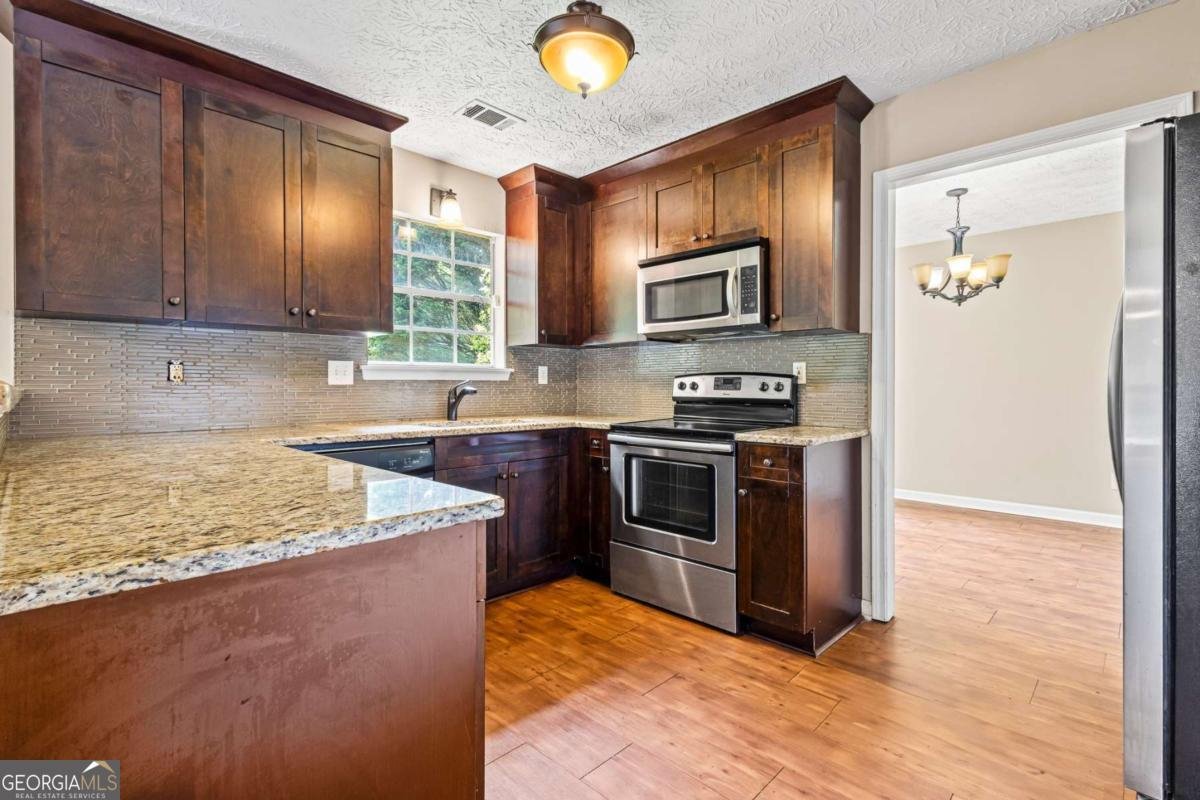 2431 Rosedale Creek Drive Snellville - 7