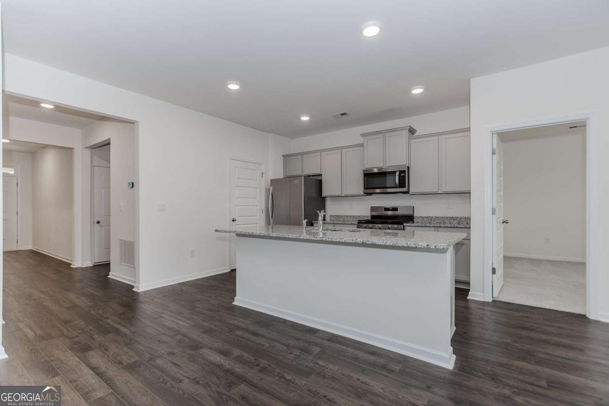 977 Daurian Drive Statham - 10