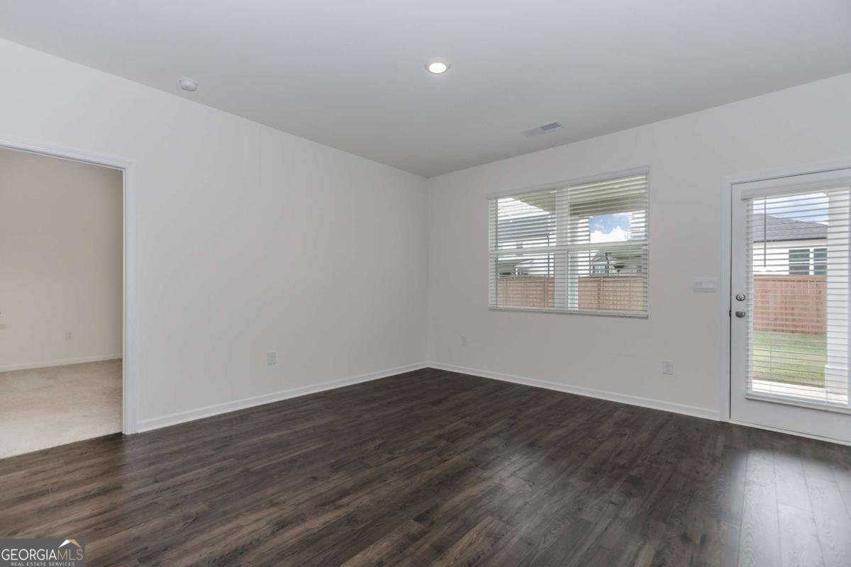 977 Daurian Drive Statham - 12