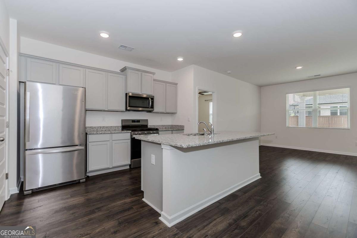 977 Daurian Drive Statham - 8