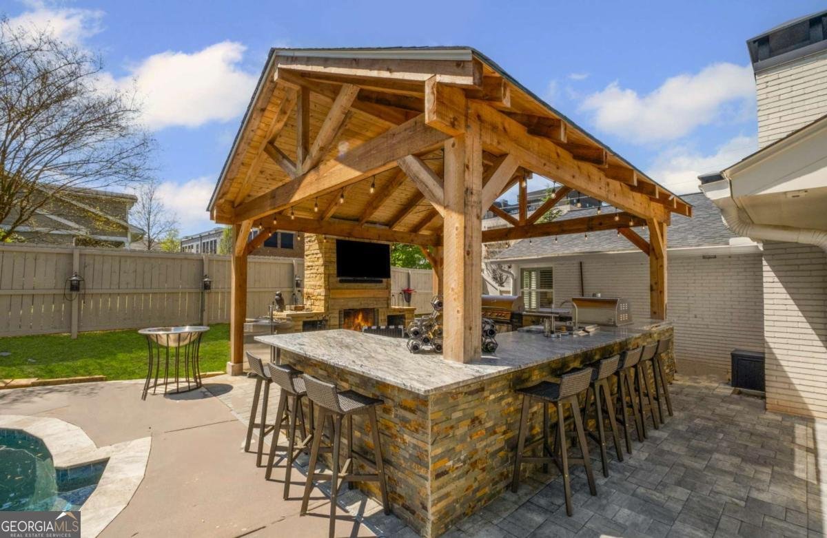 8175 Main Street Woodstock - 16