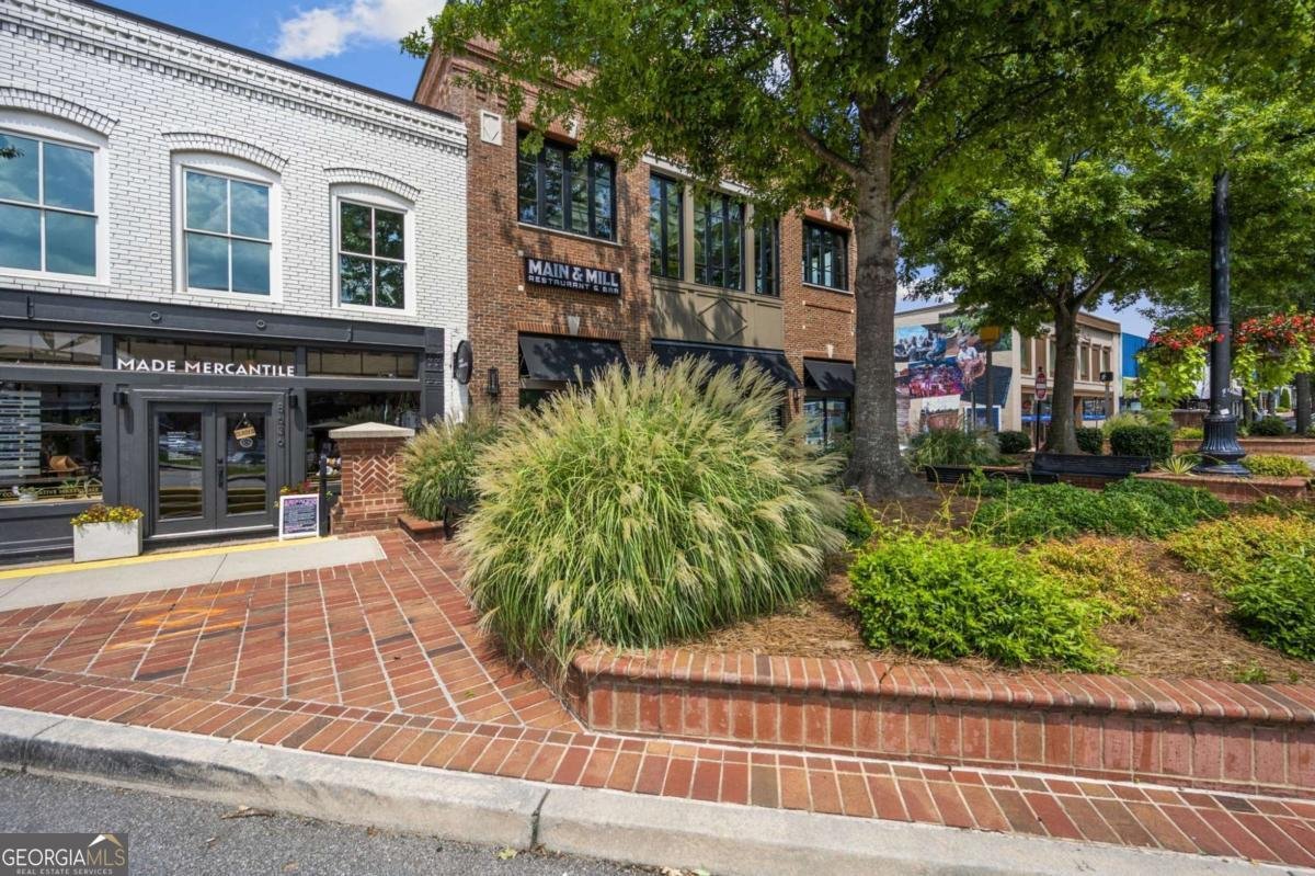 8175 Main Street Woodstock - 5
