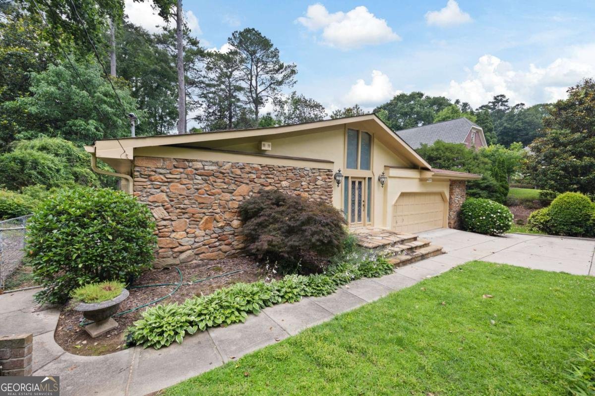 3272 Pinestream Road Atlanta - 2