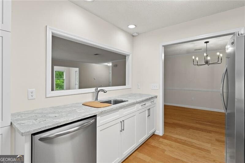 111 Abingdon Way Sandy Springs - 6