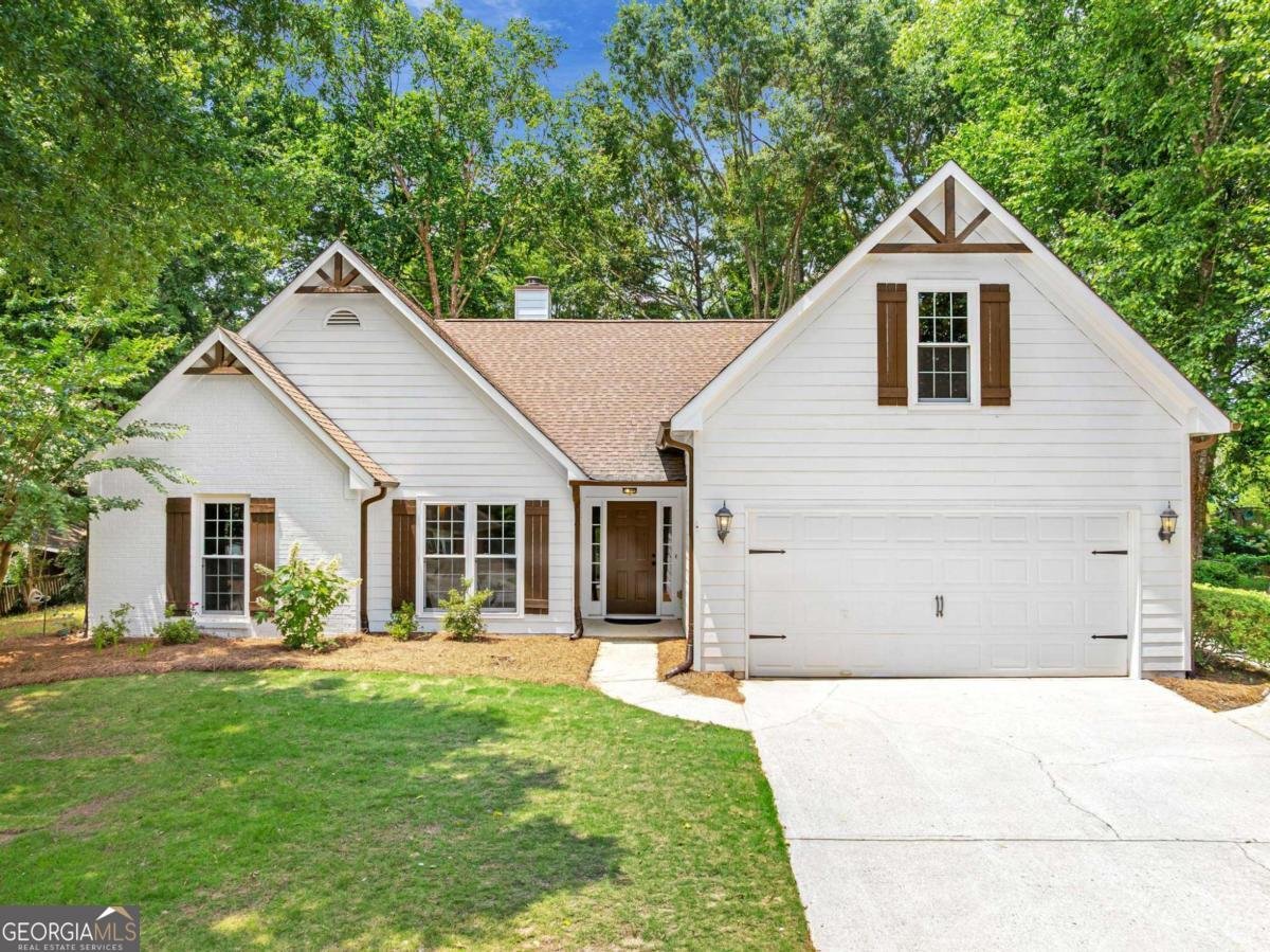 4210 Platinum Court Hoschton - 1