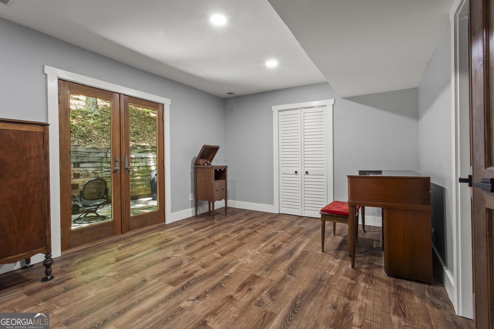 970 Pine Grove Pointe Drive Roswell - 28