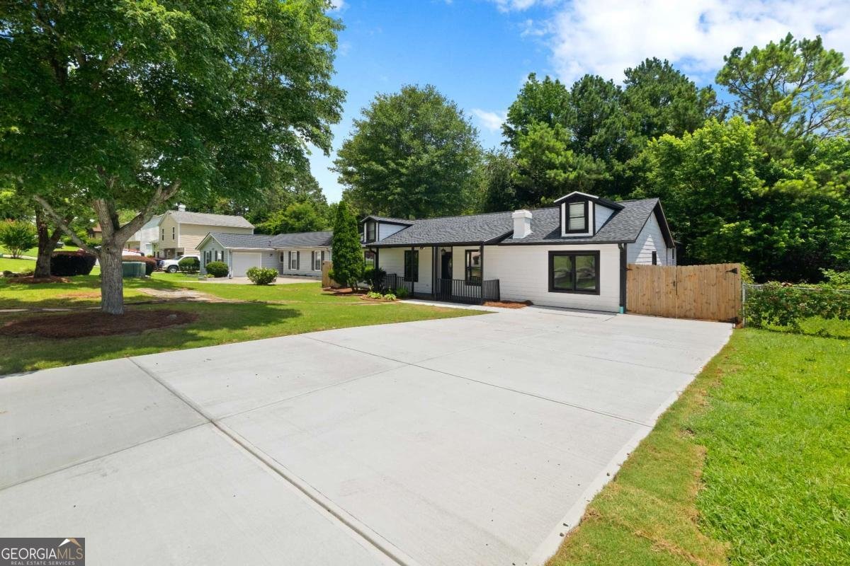 4946 Lake Ridge Trail Lilburn - 1