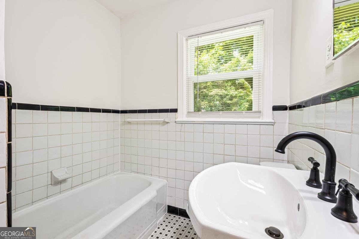 3211 Hollydale Drive Atlanta - 21