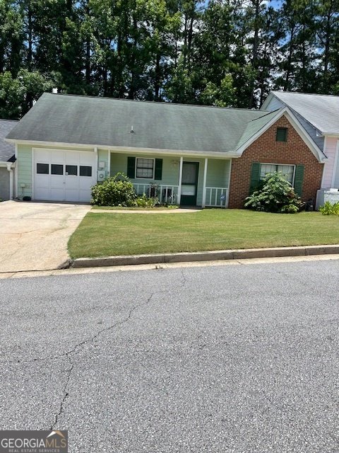 207 Oak Circle Stockbridge - 1