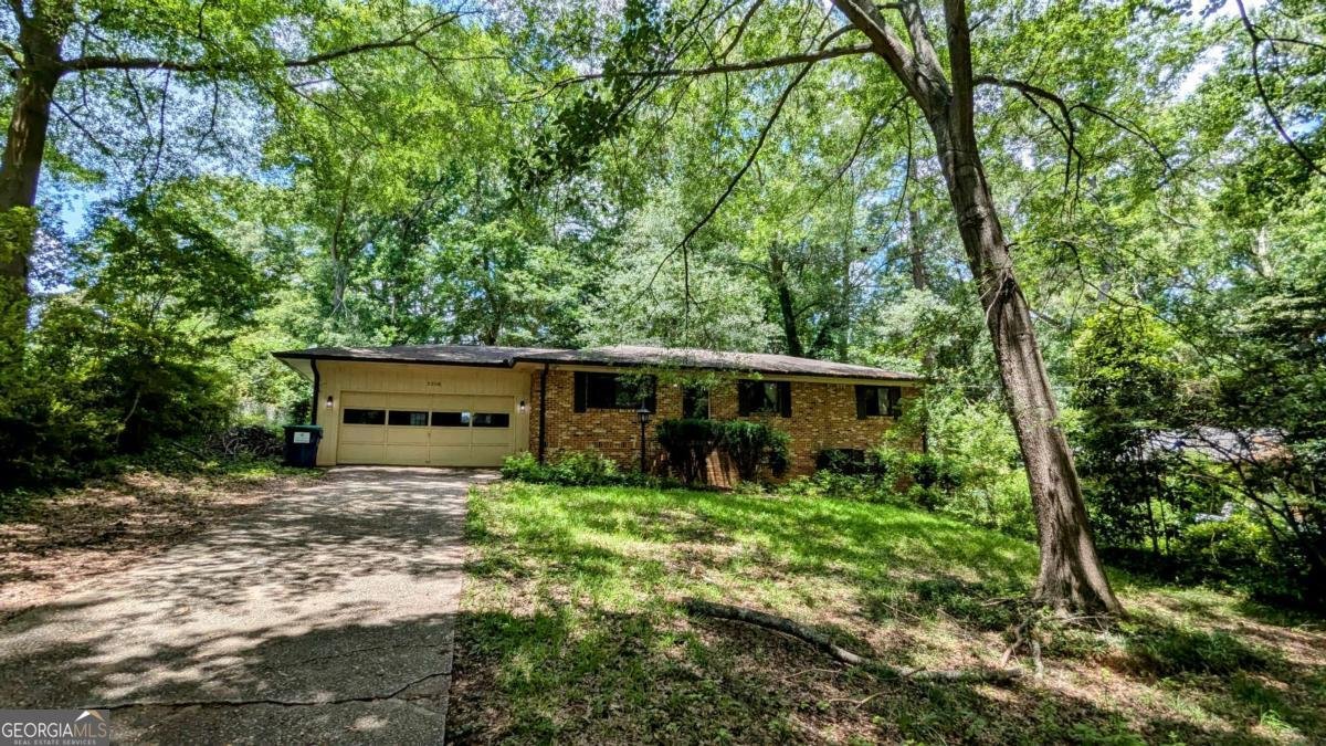 5508 Zanola Drive Mableton - 1