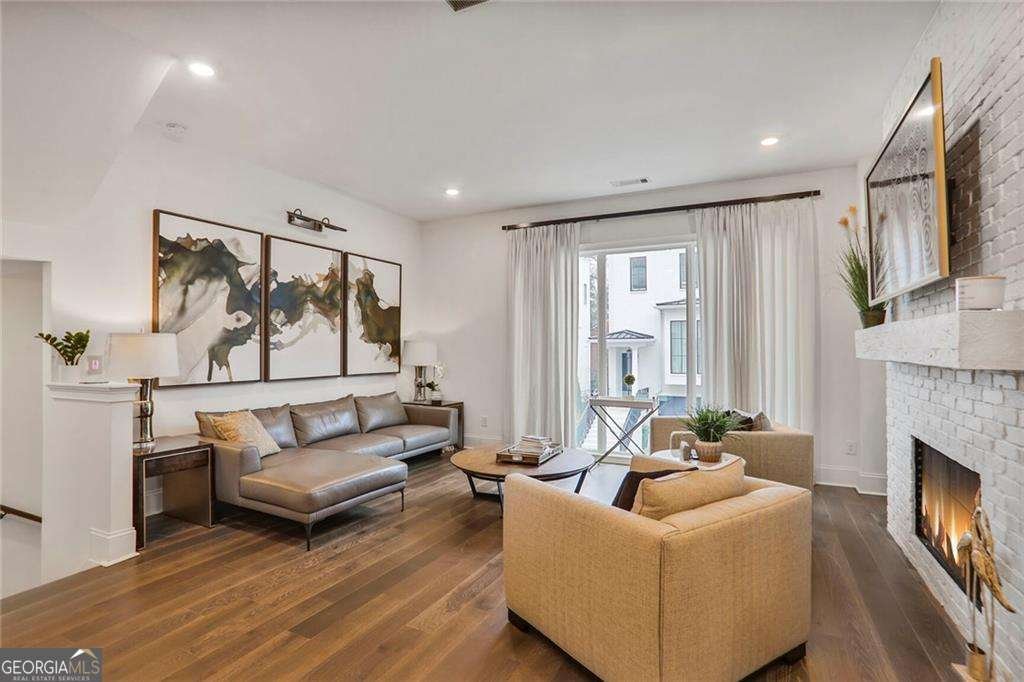 3667 Peachtree Road Atlanta - 3