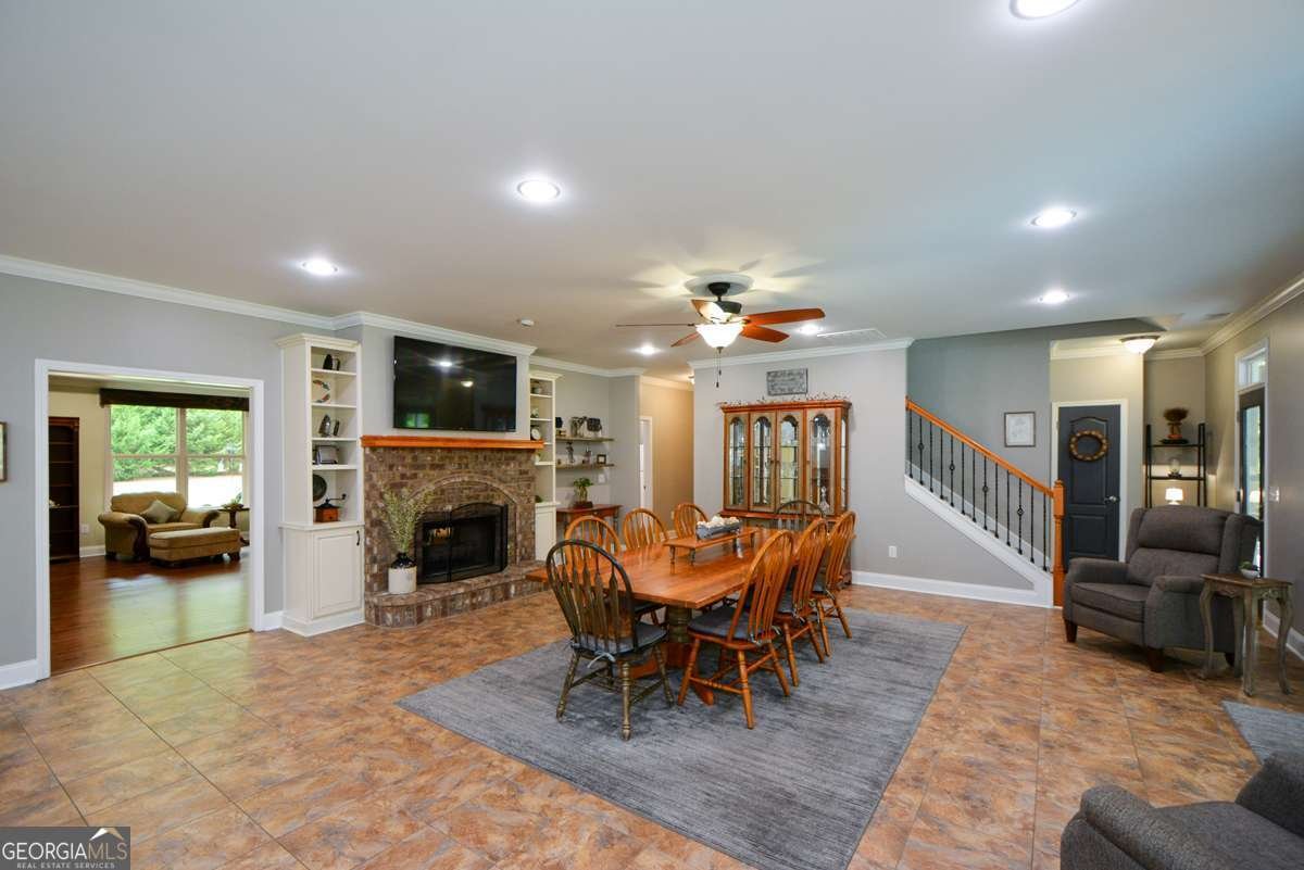 188 A Macedonia Road White - 29