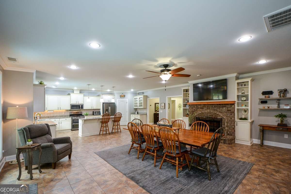188 A Macedonia Road White - 31