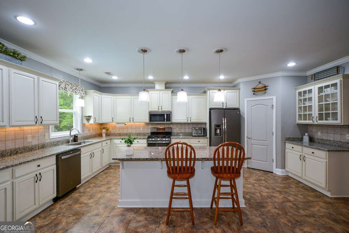 188 A Macedonia Road White - 35