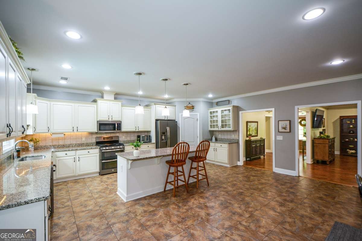 188 A Macedonia Road White - 36