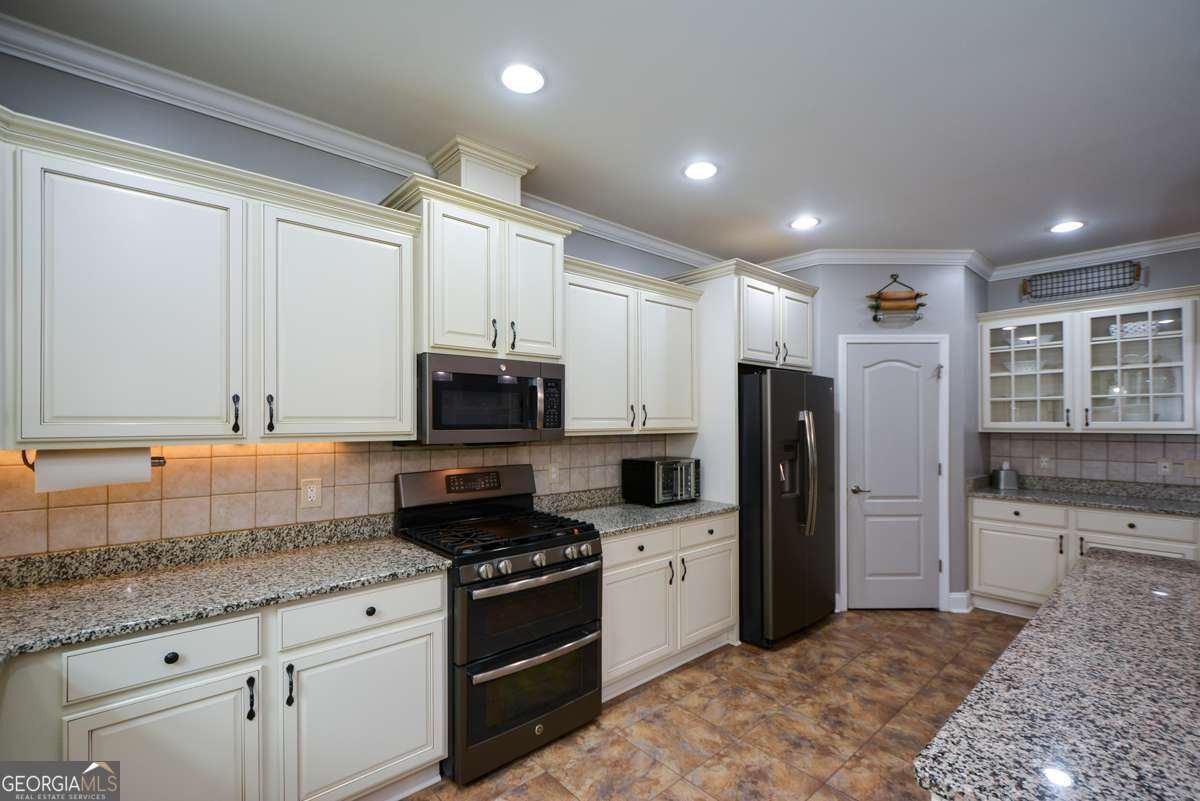 188 A Macedonia Road White - 38