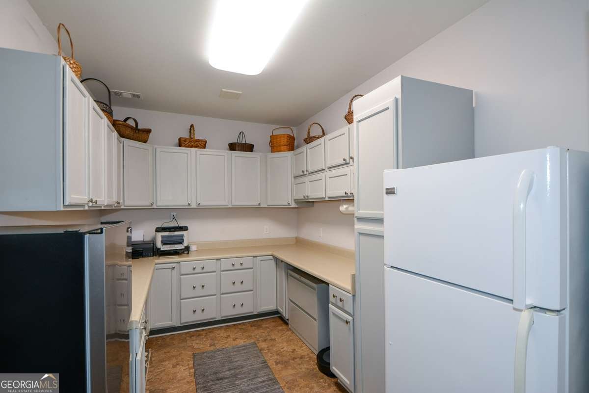 188 A Macedonia Road White - 42