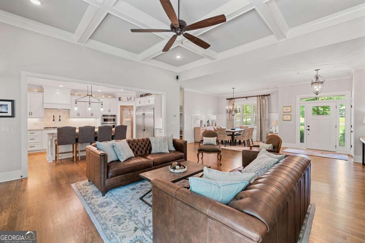 208 Wilshire Terrace White - 10