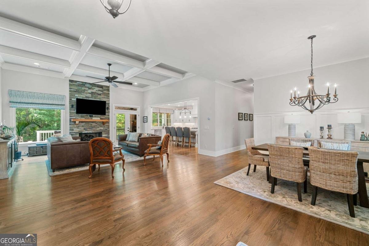 208 Wilshire Terrace White - 11