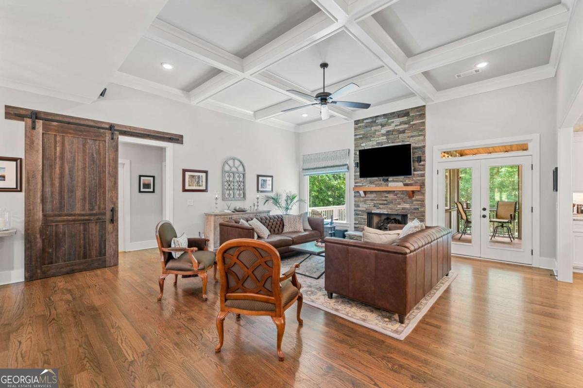 208 Wilshire Terrace White - 12