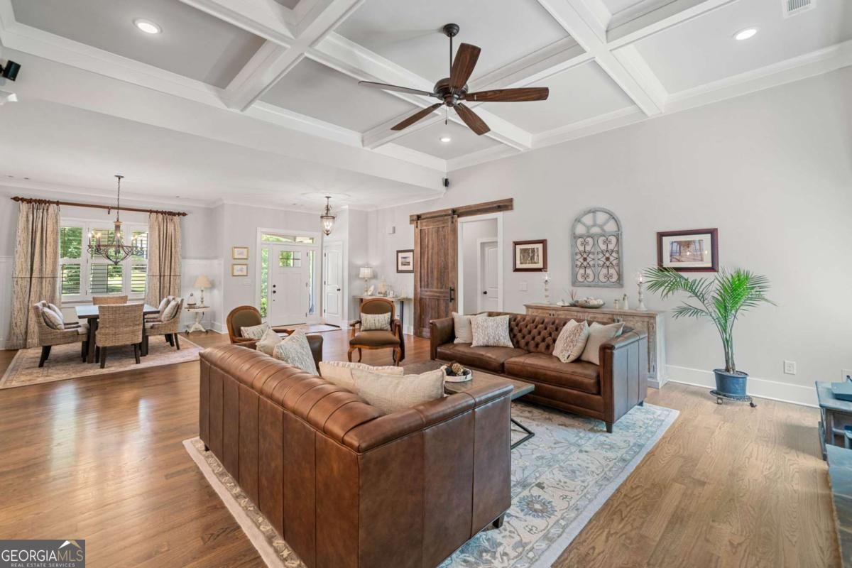 208 Wilshire Terrace White - 13