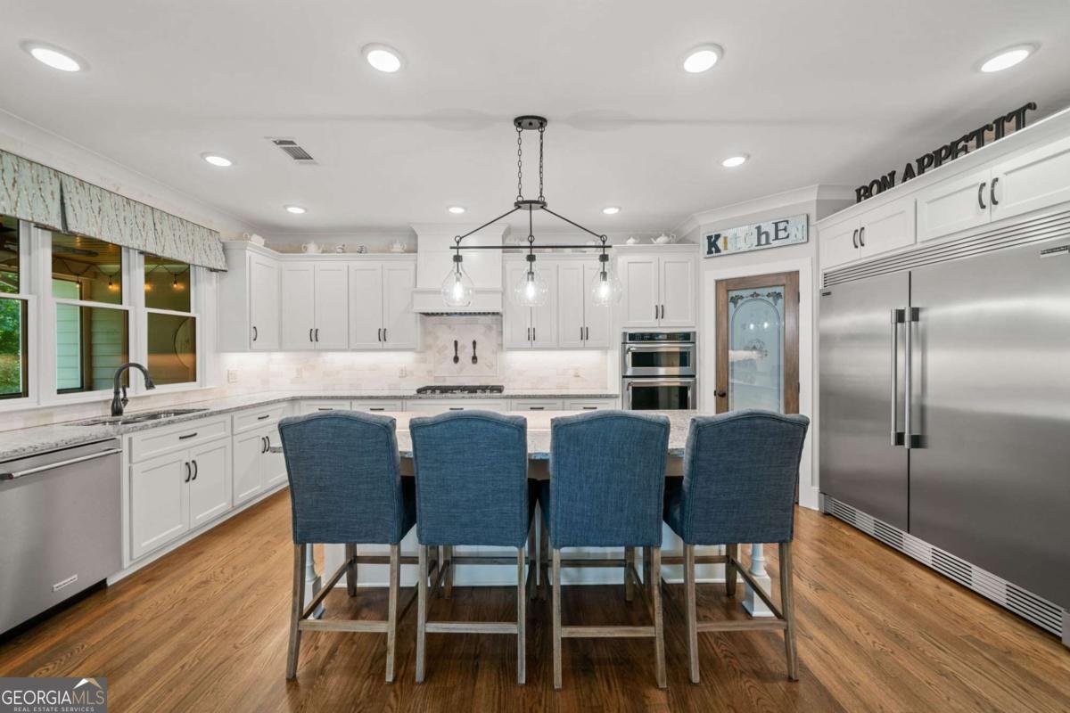 208 Wilshire Terrace White - 14