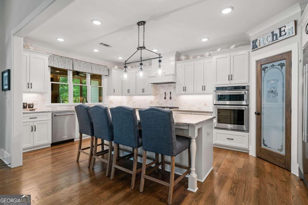 208 Wilshire Terrace White - 15