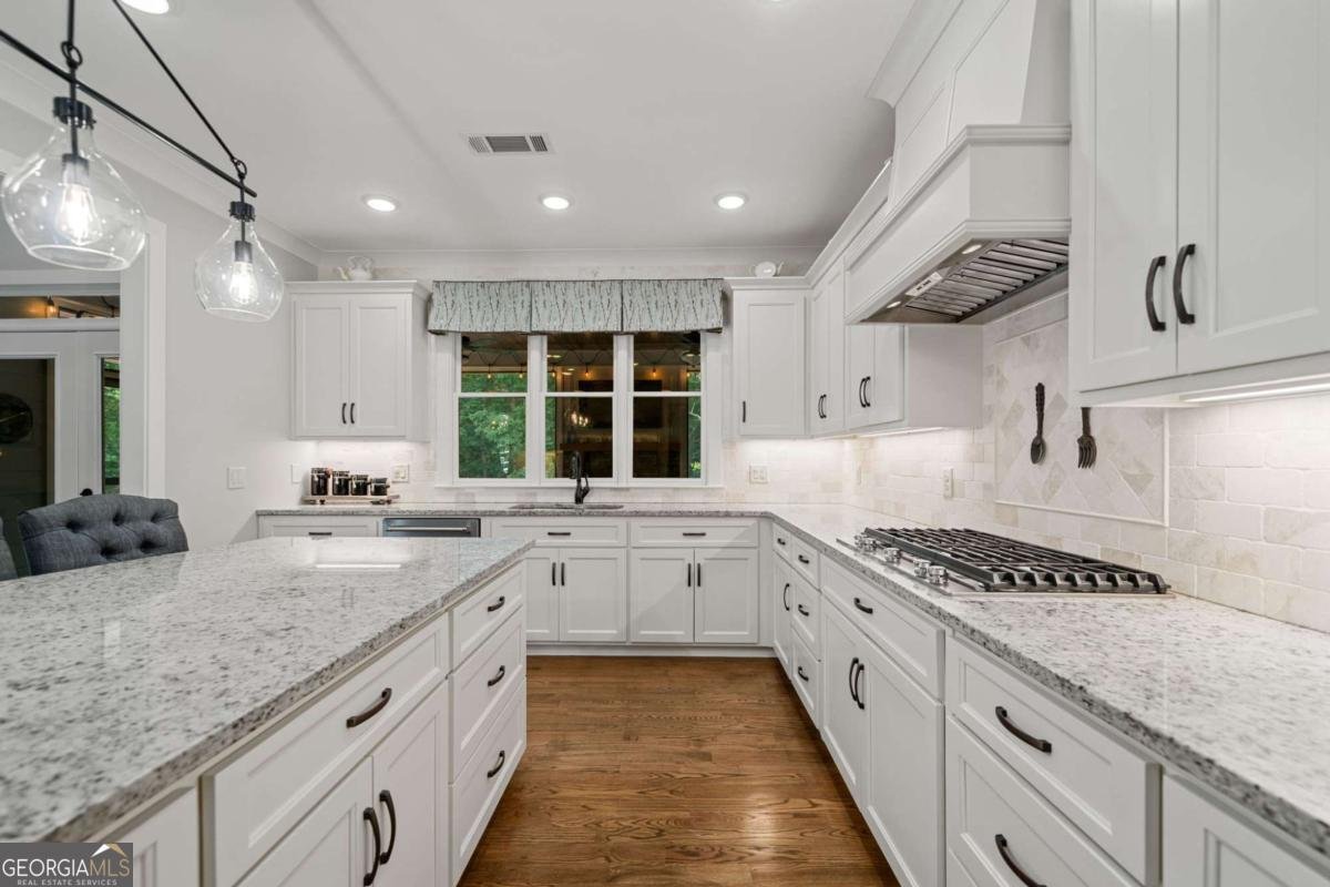 208 Wilshire Terrace White - 16