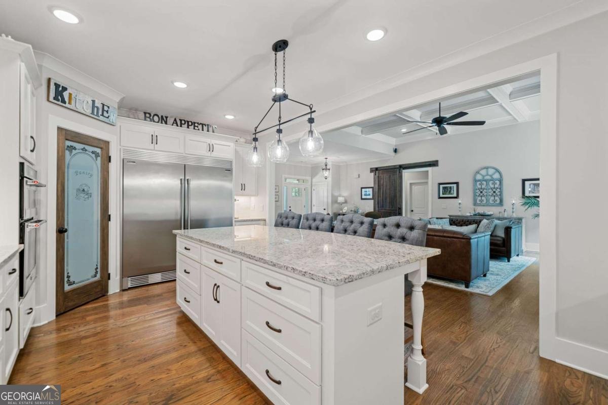 208 Wilshire Terrace White - 17