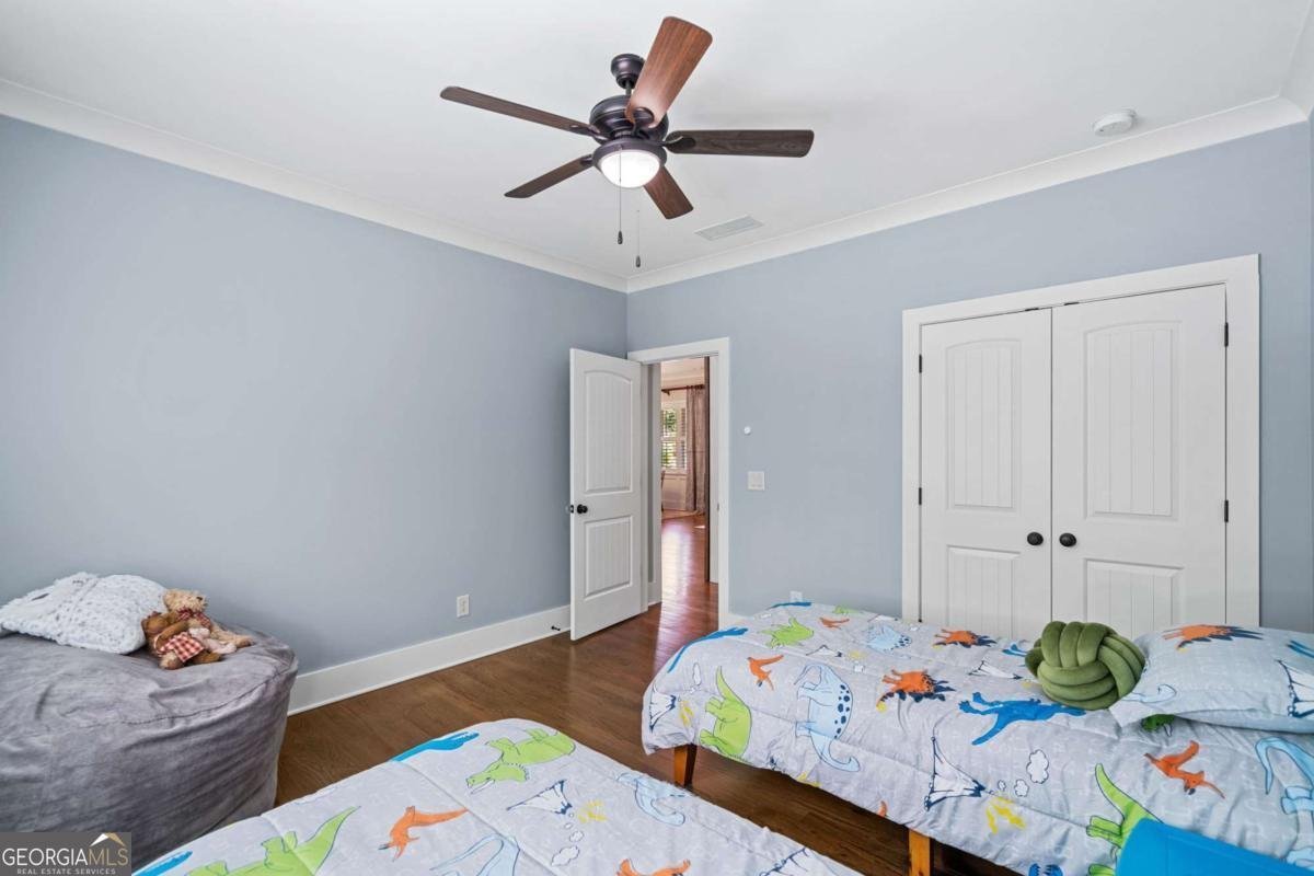208 Wilshire Terrace White - 27