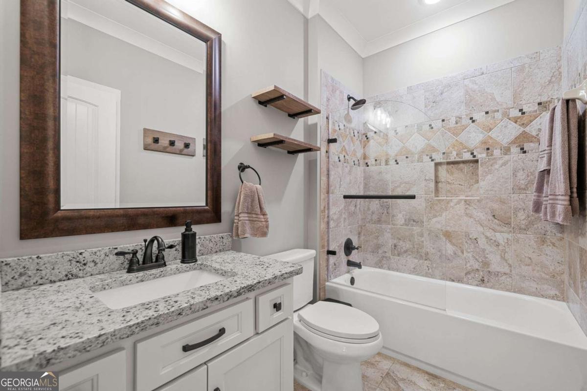 208 Wilshire Terrace White - 28