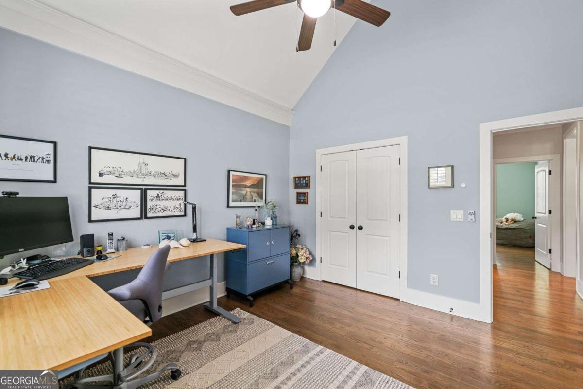 208 Wilshire Terrace White - 30