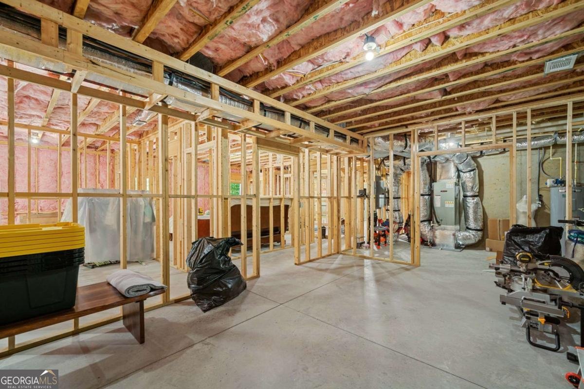 208 Wilshire Terrace White - 36