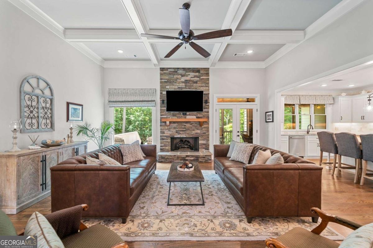208 Wilshire Terrace White - 8