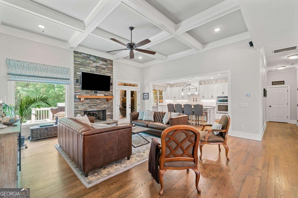 208 Wilshire Terrace White - 9