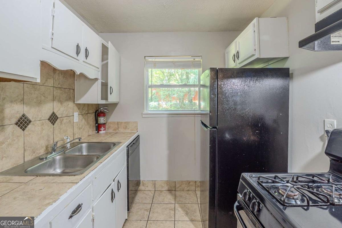 2242 Cherokee Valley Circle Lithonia - 10