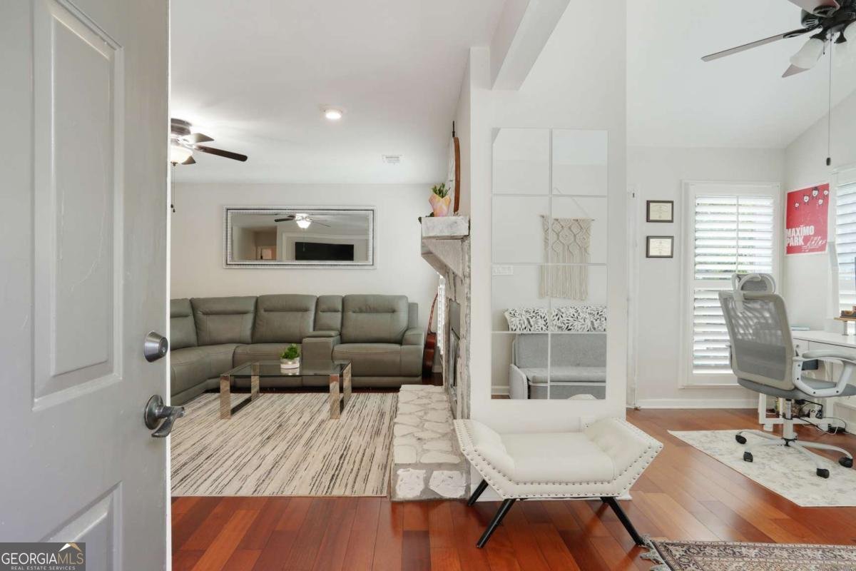 3210 Lake Pointe Circle Roswell - 2