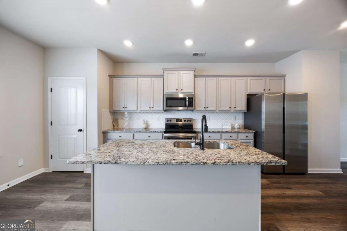 1005 Bayrose Circle East Point - 10
