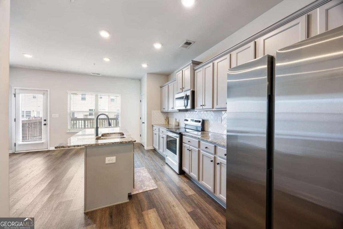 1005 Bayrose Circle East Point - 9