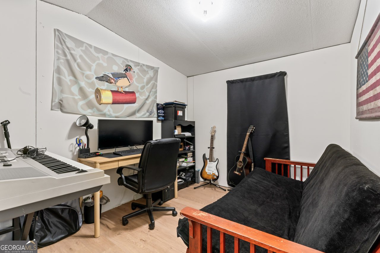 4249 ELLIS RD. Griffin - 24